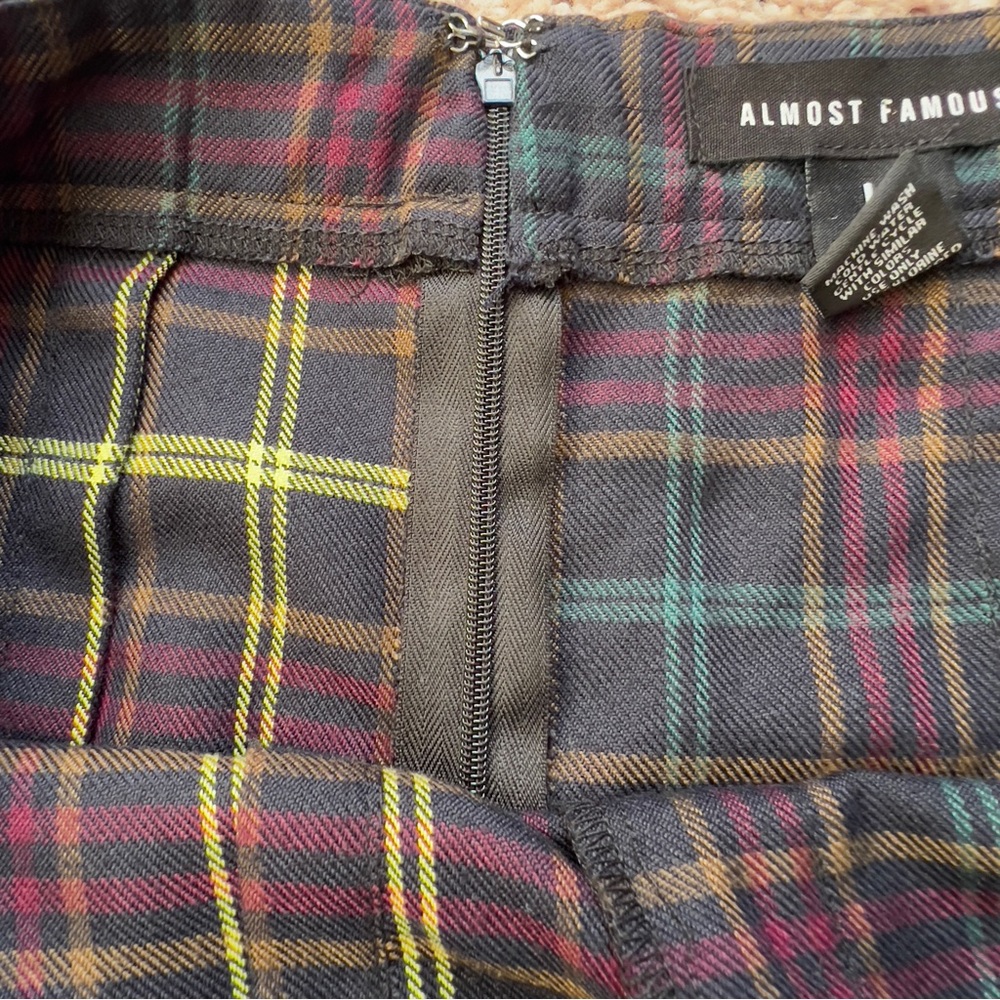 Almost Famous Y2K Black Yellow Red Plaid Pleated Preppy Academia Skirt Women’s L - Picture 11 of 11